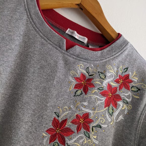 Hasting and Smith Gray Poinsettia Christmas Sweatshirt Size SP - Picture 8 of 9